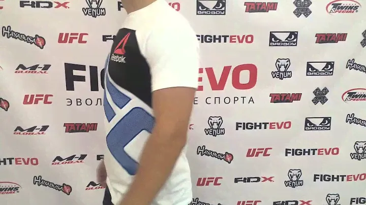 Футболка UFC Reebok бело синяя